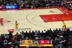 火箭直接崩盘！湖人3分钟内轰出一波14-2反超火箭6分！